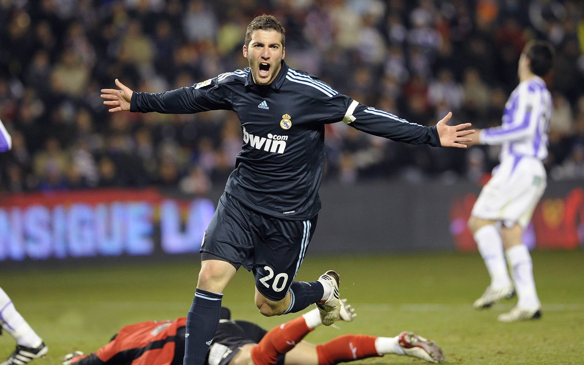 kaiyun体育综合-10战6败！布朗32+9绿军无缘16分逆转 魔术小瓦27+6+6，布朗小正