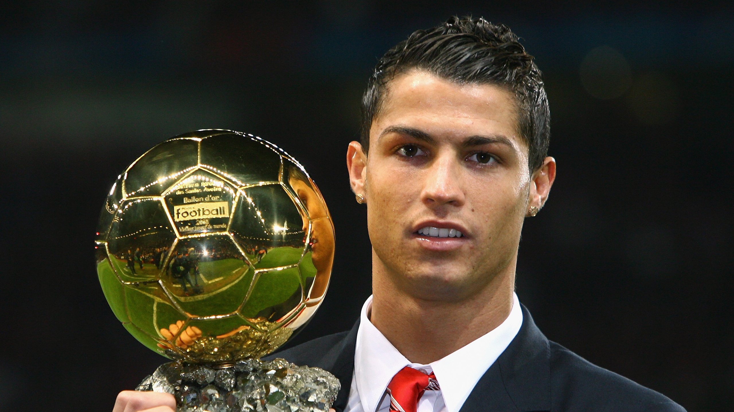 世界足坛转会市场再现亿元交易，世界足坛十大转会